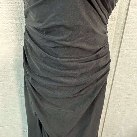 La Femme Black Off The Shoulder V Neck Dress Size 8 NWOT - Picture 10 of 13